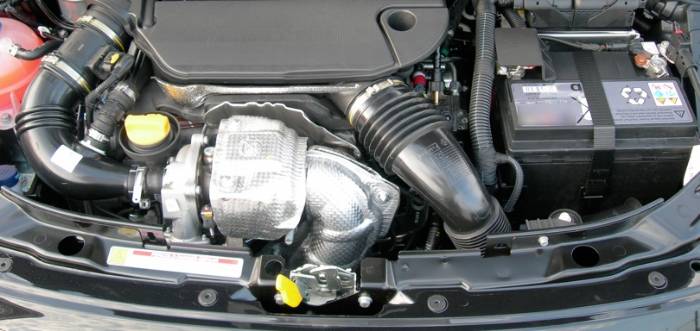 auto sottocofano