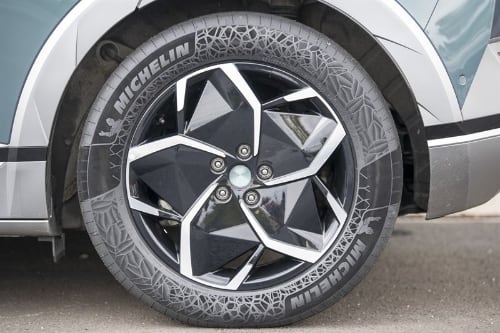 Michelin pneumatici con materiali sostenilbili