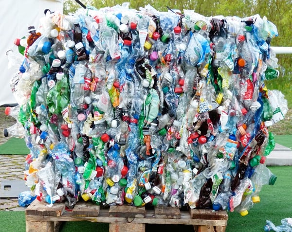 bottiglie plastica rifiuti foto:pixabay