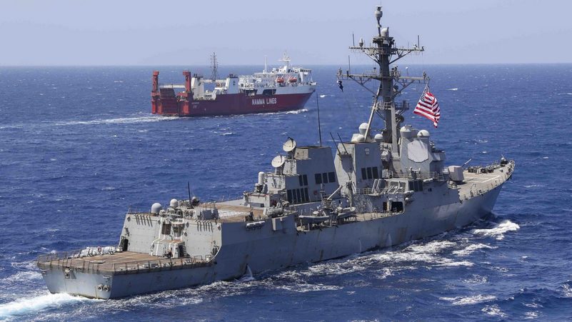 foto US navy scorta militare a mercantile