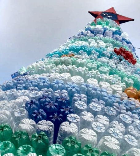 albero natale bottiglie lecce